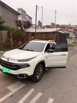 FIAT TORO 2.0 16V TURBO DIESEL VOLCANO 4WD AT9 FIAT TORO 2.0 16V TURBO DIESEL VOLCANO 4WD AT9